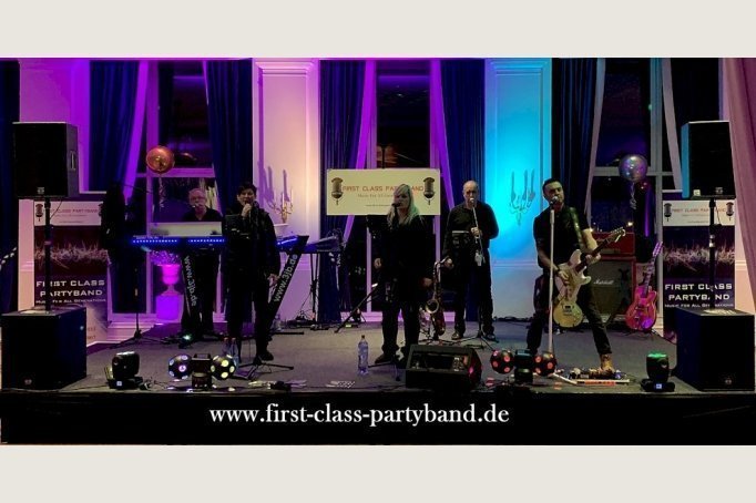 FIRST CLASS PARTYBAND = Live Music For All Generations